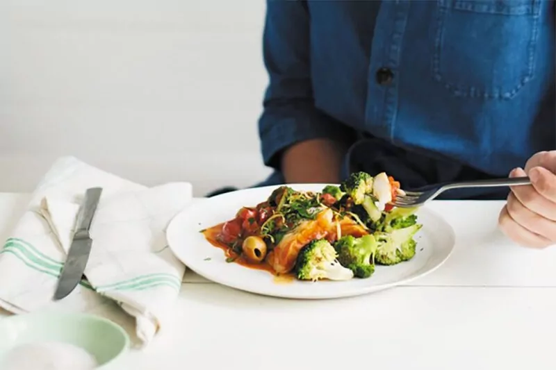 Poached Fish with Spinach in a Chilli-Tomato Sauce Recipe